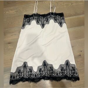 Storia Black Lace and White Chemise